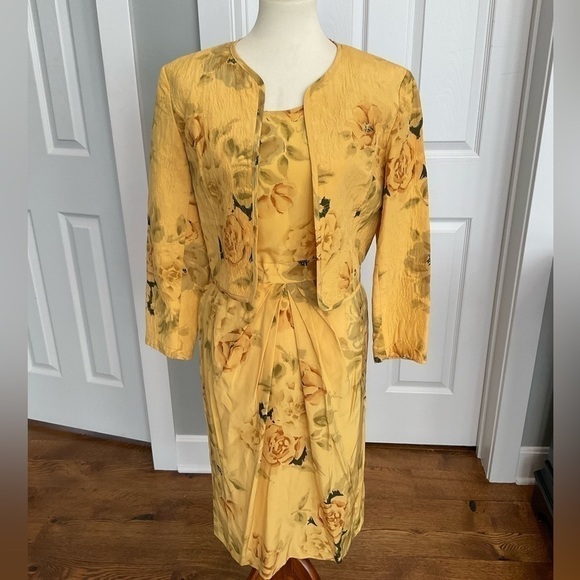 Louis Feraud Yellow Floral Blazer and Dress Set - Picture 13 of 15